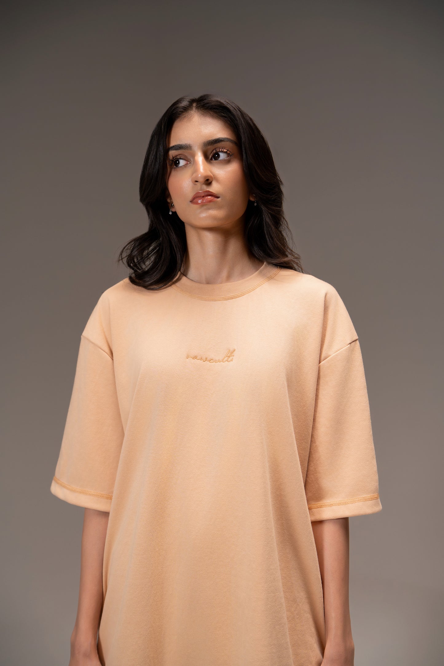 BASIC OVERSIZED TEE